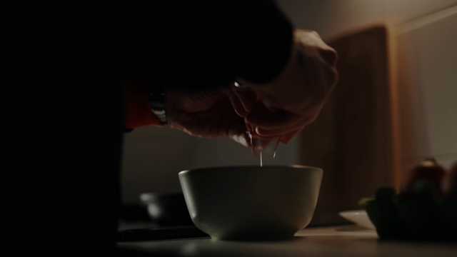 Dein Kaffee steht unter Verdacht, weil ihn jeder trinkt.