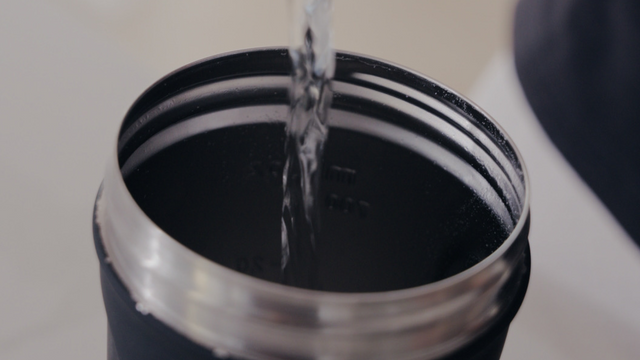 Der Orangensaft verliert. Nicht gegen Wasser, gegen die Zero.